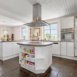 2 Bedroom In * Hemmet