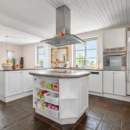 2 Bedroom In * Hemmet